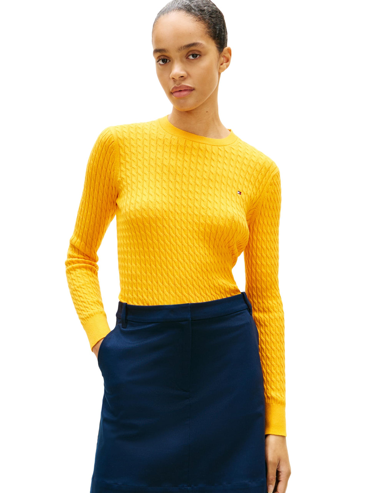 Tommy Hilfiger Women's Fine Gauge Cable Knit Crew Neck Sweater Lightweight Pullover