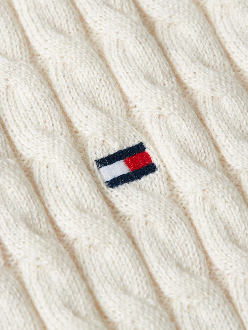 Tommy Hilfiger Women's Fine Gauge Cable Knit Crew Neck Sweater Lightweight Pullover